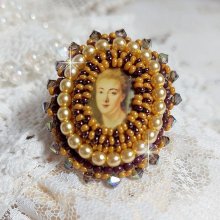 Mme de Pompadour-ring brodert med perleperler, Swarovski-krystall, en veldig vakker forføring